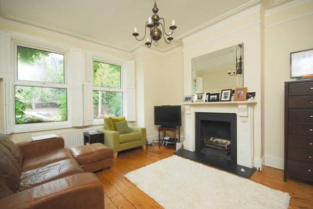  Image of 2 bedroom Flat to rent in Redcliffe Gardens London SW10 at Redcliffe Gardens, Chelsea, SW10