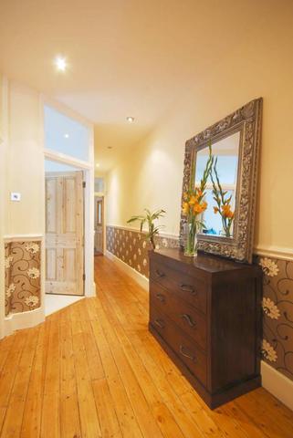  Image of 2 bedroom Flat to rent in Redcliffe Gardens London SW10 at Redcliffe Gardens, Chelsea, SW10