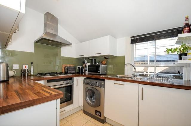  Image of 2 bedroom Flat to rent in Finchley Road London NW3 at , Finchley Road, NW3