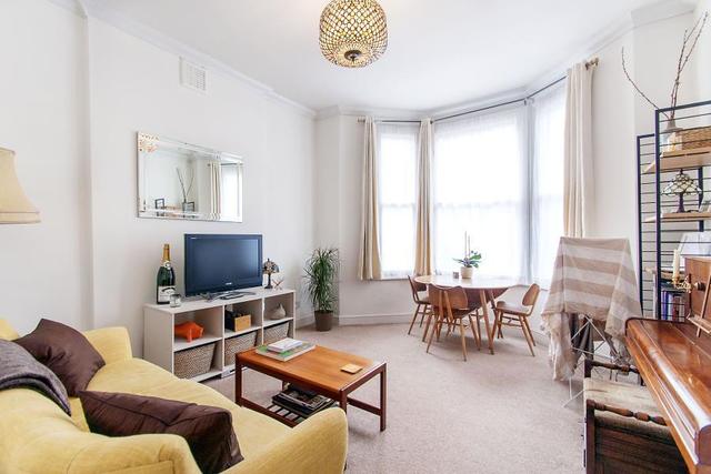  Image of 2 bedroom Flat to rent in Shepherds Bush Road London W6 at Shepherds Bush Road, Shepherds Bush, W6