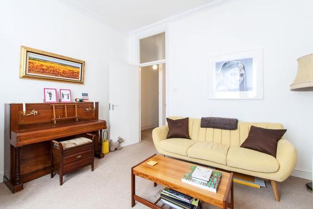  Image of 2 bedroom Flat to rent in Shepherds Bush Road London W6 at Shepherds Bush Road, Shepherds Bush, W6