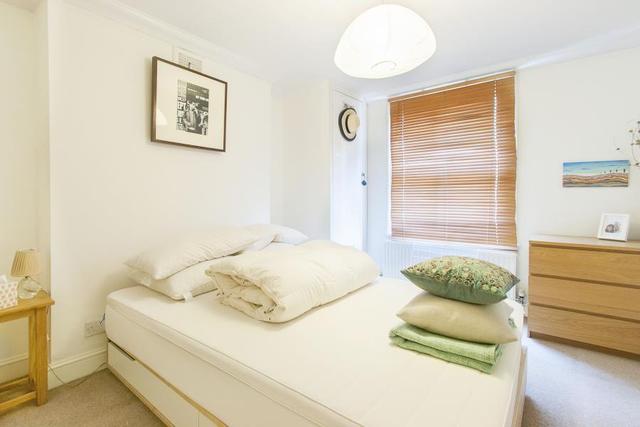  Image of 2 bedroom Flat to rent in Shepherds Bush Road London W6 at Shepherds Bush Road, Shepherds Bush, W6