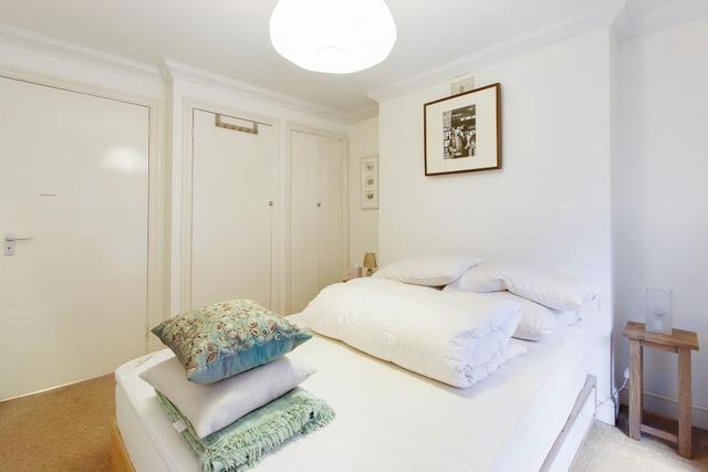  Image of 2 bedroom Flat to rent in Shepherds Bush Road London W6 at Shepherds Bush Road, Shepherds Bush, W6