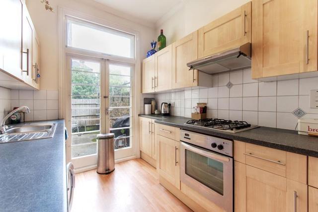  Image of 2 bedroom Flat to rent in Shepherds Bush Road London W6 at Shepherds Bush Road, Shepherds Bush, W6