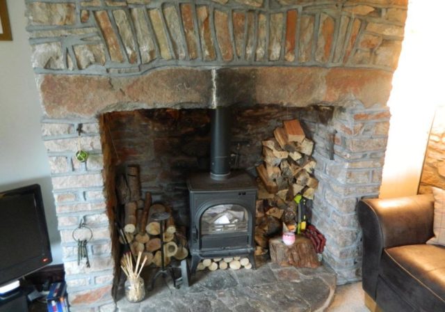  Image of 3 bedroom Cottage for sale in Winterbourne Hill Winterbourne Bristol BS36 at Winterbourne Hill,
Winterbourne,
Bristol,
BS36