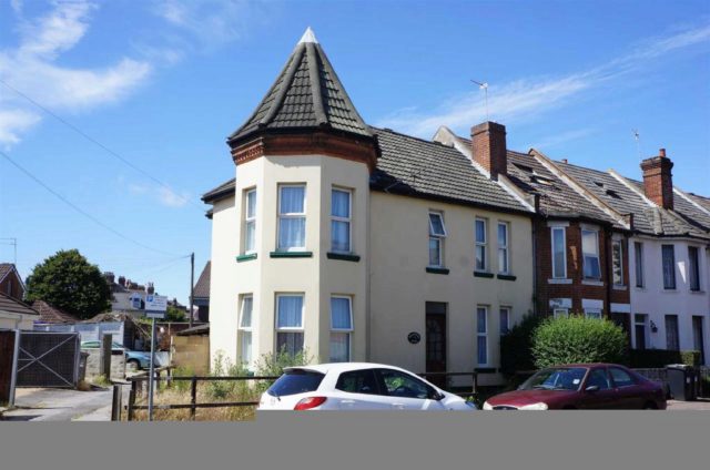  Image of 1 bedroom Houses to rent in Malmesbury Park Place Bournemouth BH8 at Malmesbury Park Place, Springbourne, Bournemouth