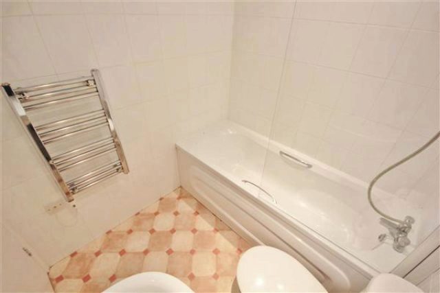  Image of 2 bedroom Flat for sale in Seabourne Road Southbourne Bournemouth BH5 at Seabourne Road, Bournemouth