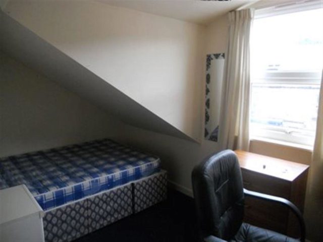  Image of 3 bedroom Property to rent in Crookes Road Sheffield S10 at Large 3 bed, Crookes Rd, Broomhill