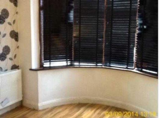  Image of 3 bedroom Semi-Detached Bungalow to rent in Waterloo Road Ilford IG6 at Waterloo Road, Barkingside, Ilford