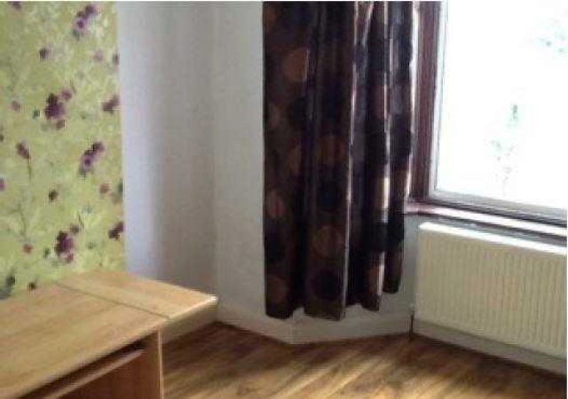  Image of 3 bedroom Semi-Detached Bungalow to rent in Waterloo Road Ilford IG6 at Waterloo Road, Barkingside, Ilford