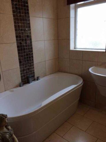  Image of 3 bedroom Semi-Detached Bungalow to rent in Waterloo Road Ilford IG6 at Waterloo Road, Barkingside, Ilford