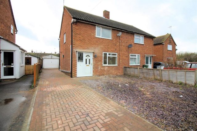  Image of 3 bedroom Semi-Detached house for sale in Meadowcroft Aylesbury HP19 at Meadowcroft, Aylesbury