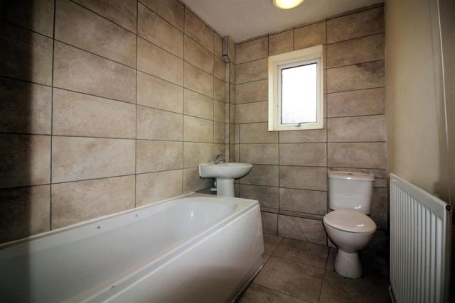  Image of 3 bedroom Semi-Detached house for sale in Meadowcroft Aylesbury HP19 at Meadowcroft, Aylesbury