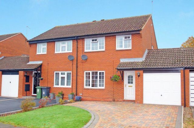  Image of 3 bedroom Semi-Detached house to rent in Kingham Close Redditch B98 at Kingham Close, Redditch
