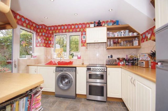  Image of 3 bedroom Semi-Detached house to rent in Kingham Close Redditch B98 at Kingham Close, Redditch