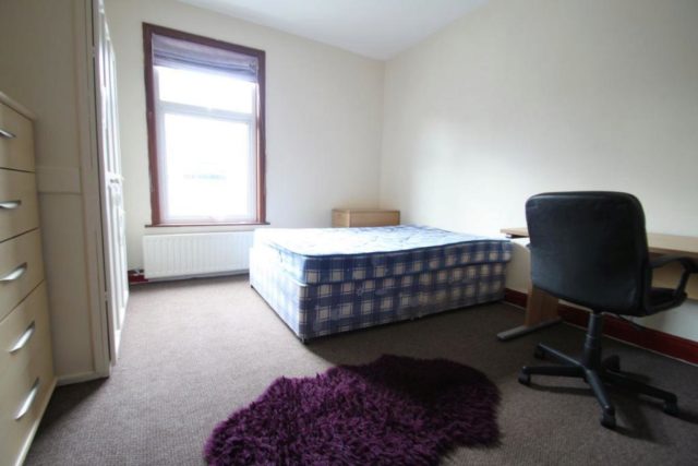 Image of 4 bedroom Property to rent in School Road Sheffield S10 at Huge 4 bed, School Rd.