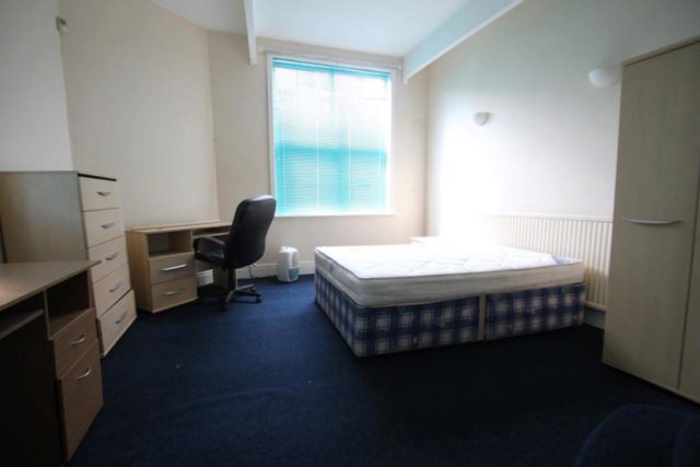  Image of 4 bedroom Property to rent in School Road Sheffield S10 at Huge 4 bed, School Rd.