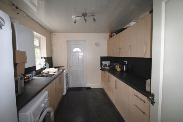  Image of 4 bedroom Property to rent in Broomspring Lane Sheffield S10 at Large 4 bed, Broomspring Lane.