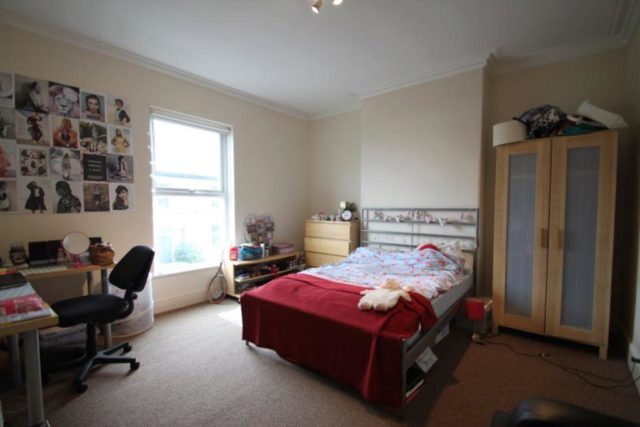  Image of 4 bedroom Property to rent in Broomspring Lane Sheffield S10 at Large 4 bed, Broomspring Lane.