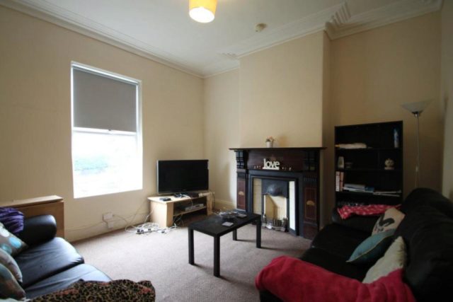  Image of 4 bedroom Property to rent in Broomspring Lane Sheffield S10 at Large 4 bed, Broomspring Lane.