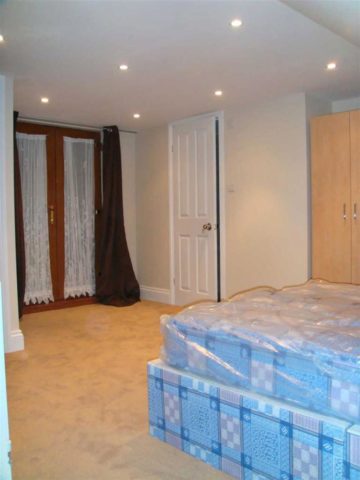  Image of 4 bedroom Terraced house to rent in Tunis Road London W12 at 4 Double Bedroom House, W12