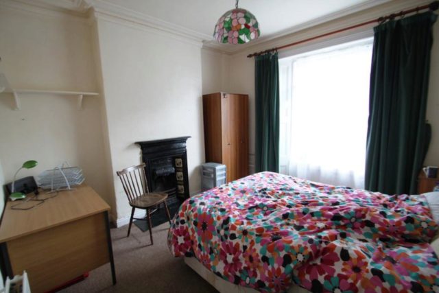  Image of 5 bedroom Property to rent in Ashdell Road Sheffield S10 at 5 bed 2 bath, Ashdell Rd,  Broomhill.