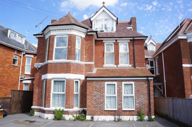  Image of 2 bedroom Flat to rent in Cecil Road Pokesdown Bournemouth BH5 at Cecil Road, Boscombe, Bournemouth