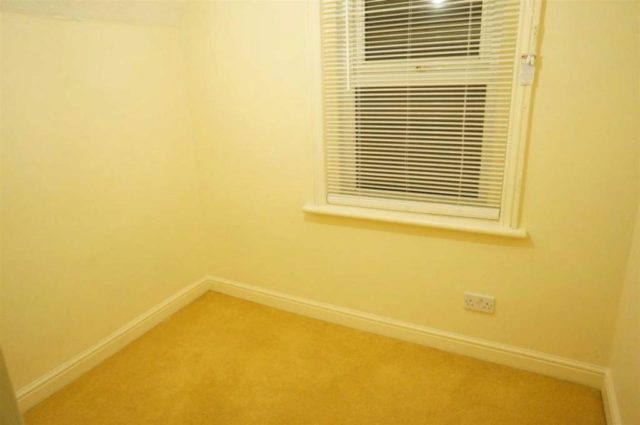  Image of 2 bedroom Flat to rent in Cecil Road Pokesdown Bournemouth BH5 at Cecil Road, Boscombe, Bournemouth