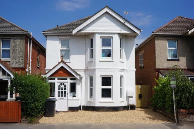  Image of 2 bedroom Flat to rent in Bengal Road Winton Bournemouth BH9 at Bengal Road, Winton, Bournemouth