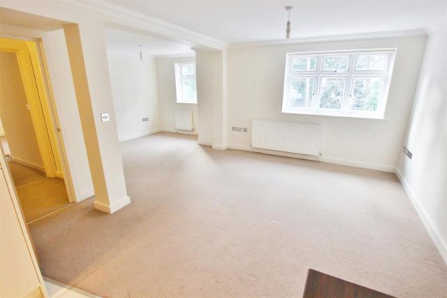  Image of 2 bedroom Flat to rent in Queens Park Avenue Bournemouth BH8 at Queens Park Avenue, Bournemouth