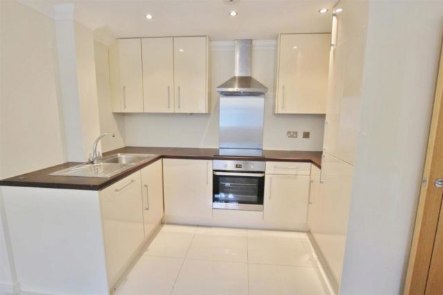  Image of 2 bedroom Flat to rent in Queens Park Avenue Bournemouth BH8 at Queens Park Avenue, Bournemouth
