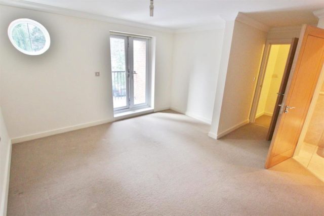  Image of 2 bedroom Flat to rent in Queens Park Avenue Bournemouth BH8 at Queens Park Avenue, Bournemouth