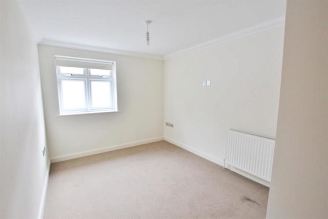  Image of 2 bedroom Flat to rent in Queens Park Avenue Bournemouth BH8 at Queens Park Avenue, Bournemouth