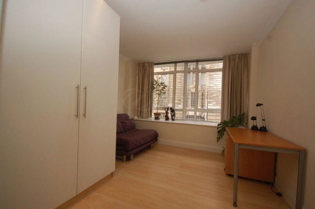  Image of 3 bedroom Flat to rent in Chicheley Street London SE1 at 5 Chichely Street, County Hall Apartments, London, London, SE1