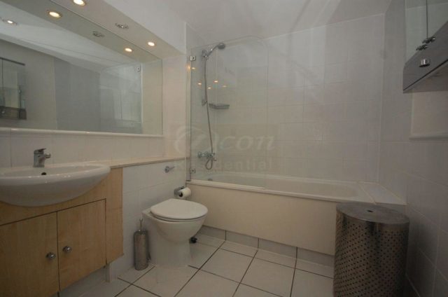  Image of 3 bedroom Flat to rent in Chicheley Street London SE1 at 5 Chichely Street, County Hall Apartments, London, London, SE1