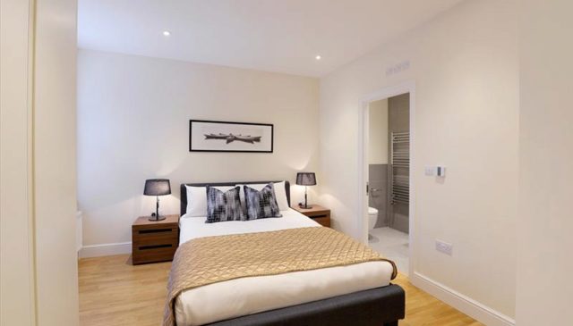  Image of 3 bedroom Flat to rent in Hamlet Gardens London W6 at Hamlet Gardens, Ravenscourt Park, W6