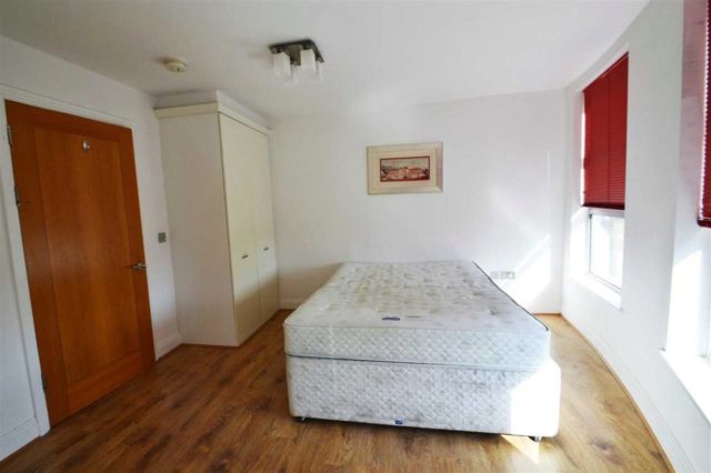  Image of 3 bedroom Houses to rent in Creek Road London SE8 at ,, Meridian Point, 166-168 Creek Road, London