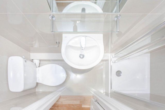  Image of Studio flat to rent in West Cromwell Road London SW5 at West Cromwell Road, Earls Court, SW5
