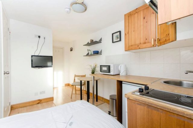  Image of Studio flat to rent in West Cromwell Road London SW5 at West Cromwell Road, Earls Court, SW5