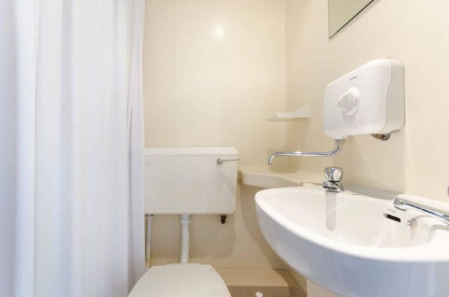  Image of Studio flat to rent in West Cromwell Road London SW5 at West Cromwell Road, Earls Court, SW5