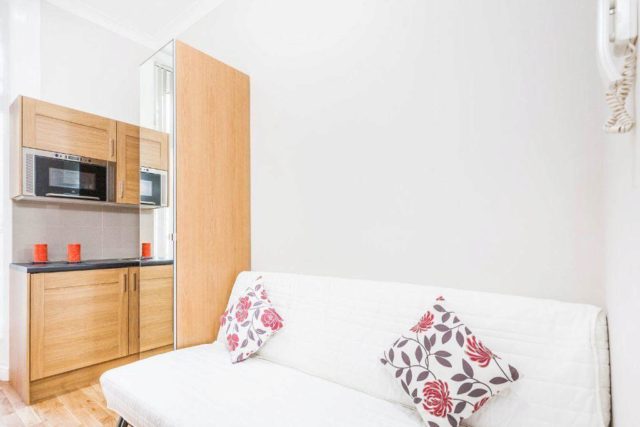  Image of Studio flat to rent in West Cromwell Road London SW5 at West Cromwell Road, Earls Court, SW5