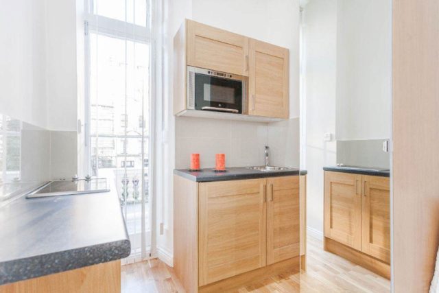  Image of Studio flat to rent in West Cromwell Road London SW5 at West Cromwell Road, Earls Court, SW5