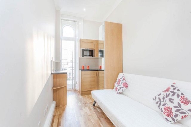  Image of Studio flat to rent in West Cromwell Road London SW5 at West Cromwell Road, Earls Court, SW5