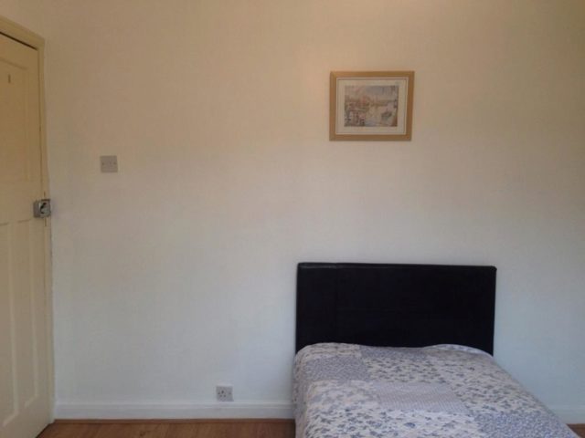  Image of 1 bedroom Houses to rent in Rossall Crescent London NW10 at Single Bedroom Park Royal