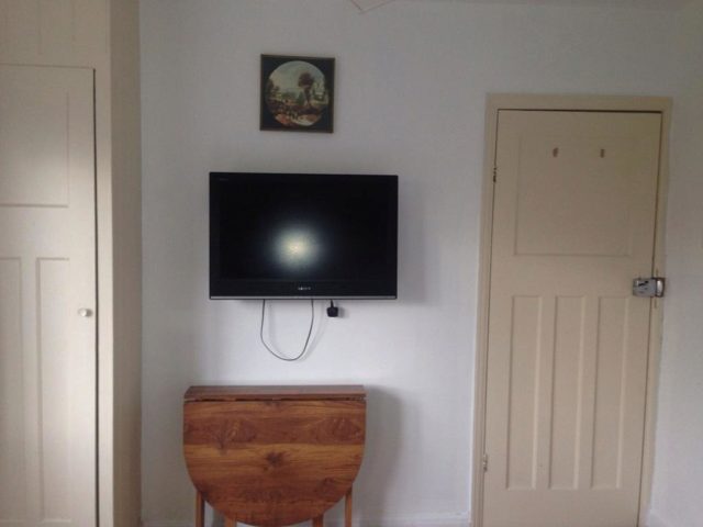  Image of 1 bedroom Houses to rent in Rossall Crescent London NW10 at Single Bedroom Park Royal