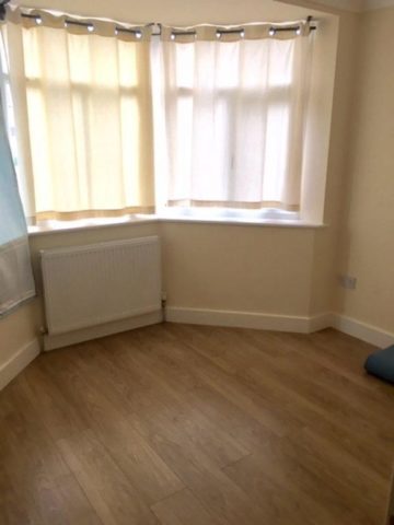  Image of 2 bedroom Flat to rent in Mays Lane Barnet EN5 at Two Bedroom Flat Barnet