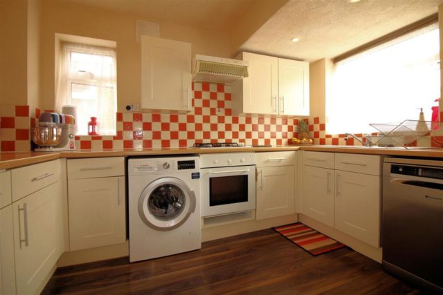  Image of 3 bedroom Semi-Detached house for sale in Avon Place Aylesbury HP21 at Avon Place, Aylesbury