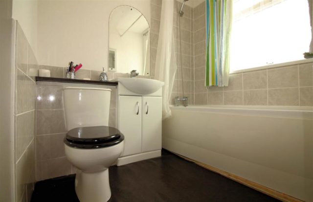  Image of 3 bedroom Semi-Detached house for sale in Avon Place Aylesbury HP21 at Avon Place, Aylesbury