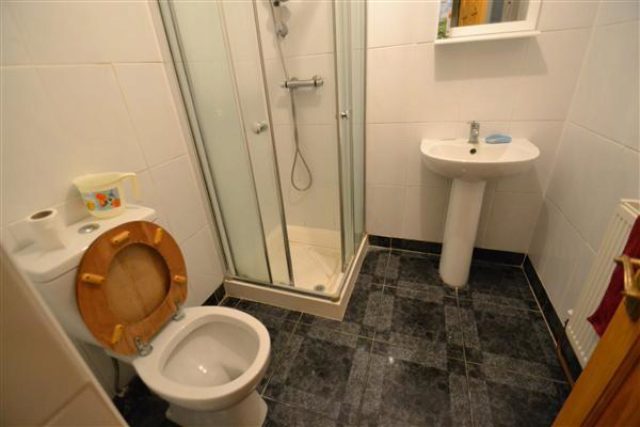 Image of Studio flat to rent in Whites Avenue Ilford IG2 at Whites Avenue, Newbury Park, Ilford