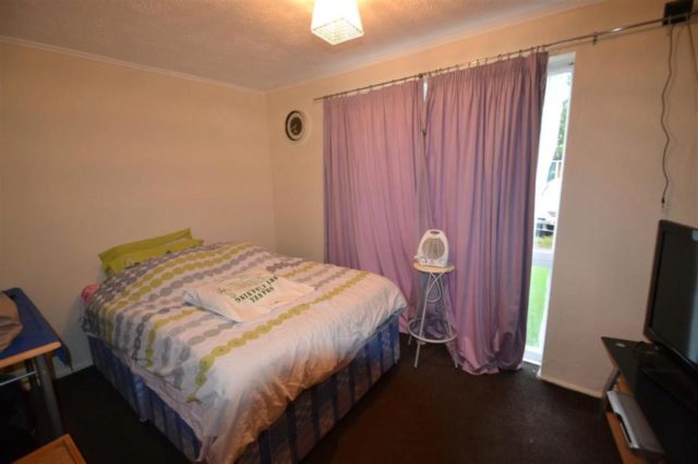  Image of 1 bedroom Flat to rent in Dellow Close Ilford IG2 at Dellow Close, Newbury Park, Ilford